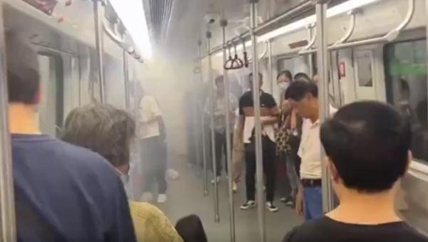 竟然是因为它？广州地铁回应二号线一车厢冒烟