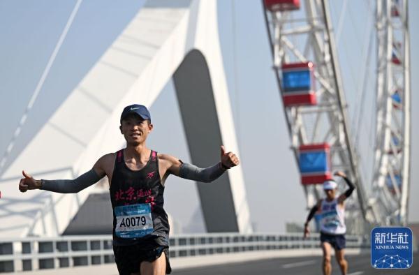 2023天津马拉松鸣枪开跑