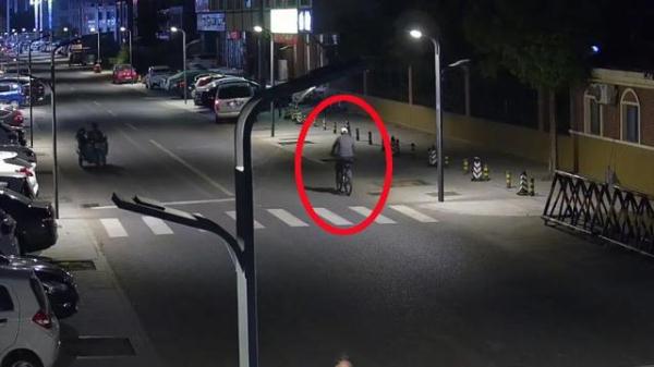 他戴上白色鸭舌帽扬长而去！3小时后被刑拘！