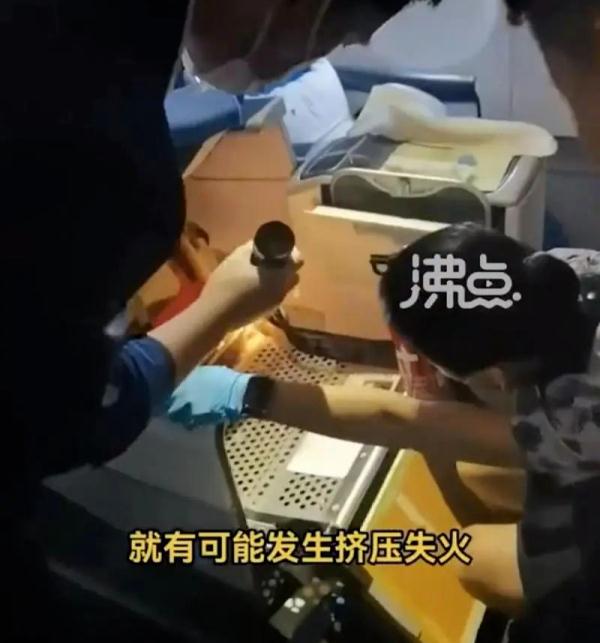 警惕！地铁车厢突然冒烟起火，又是这东西惹的祸→
