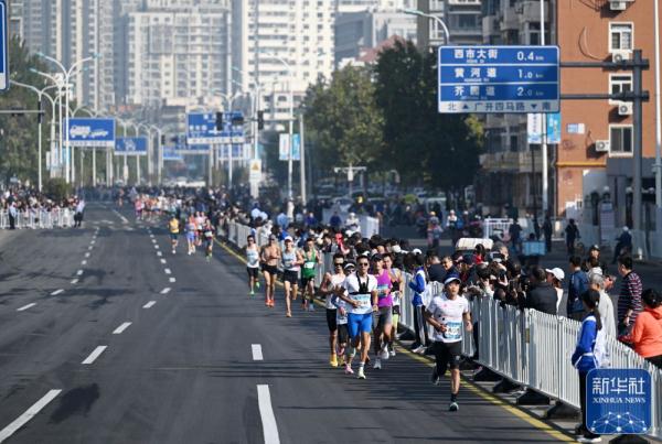 2023天津马拉松鸣枪开跑