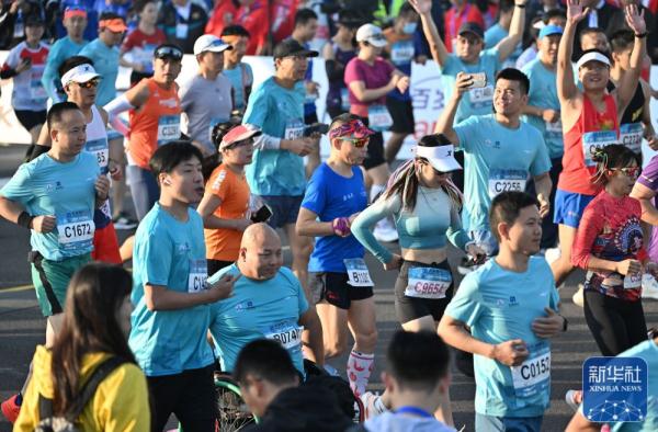 2023天津马拉松鸣枪开跑