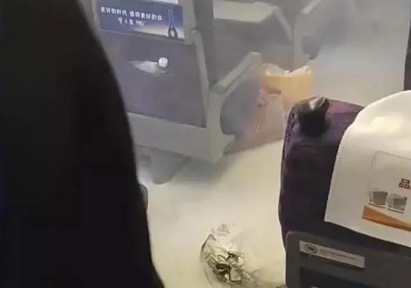 一地铁车厢突然冒烟起火!又是这东西惹祸→ 一地铁车厢突然冒烟起火!又是这东西惹祸→