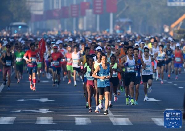 2023天津马拉松鸣枪开跑