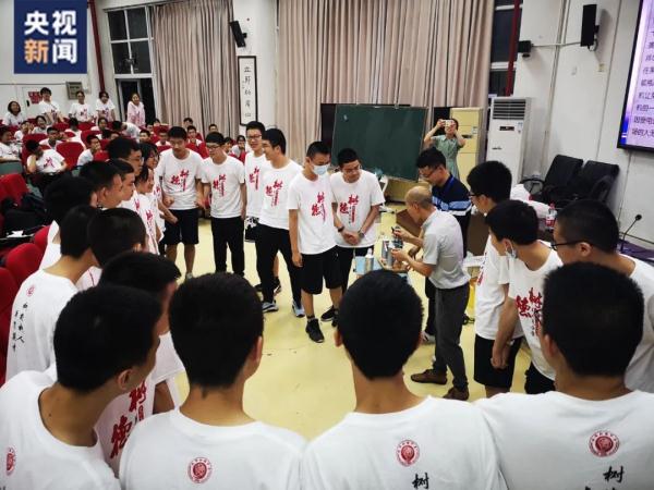 起猛了!这是“银角大王”在上课吧 起猛了!这是“银角大王”在上课吧