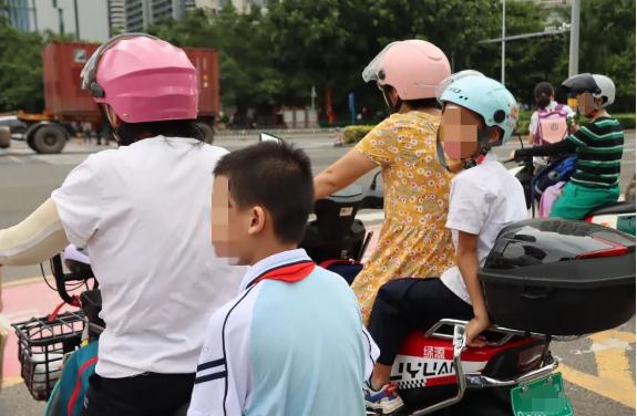 “开门杀”！海口一电动车车主不幸身亡