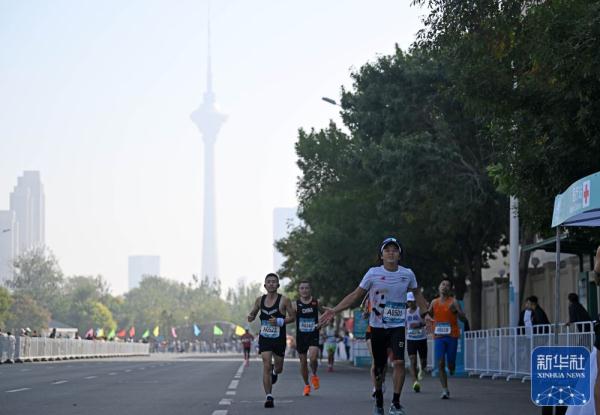 2023天津马拉松鸣枪开跑