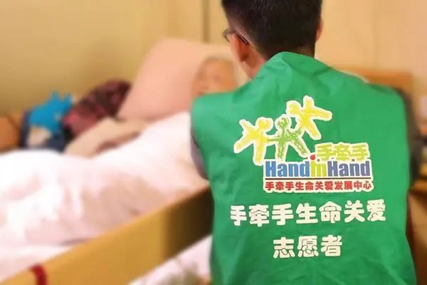 上海90后女子，工作体面，却每周都去这个“可怕的地方”，不少人避之不及...