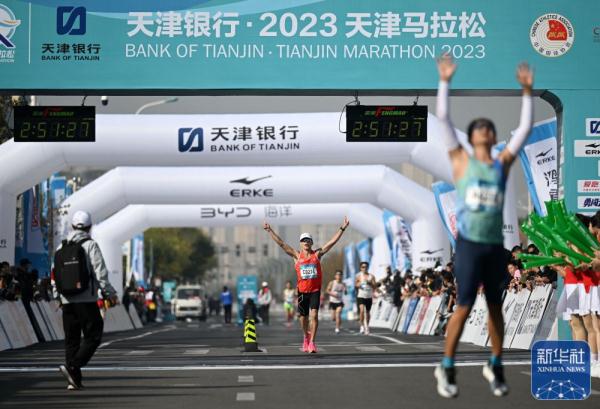 2023天津马拉松鸣枪开跑