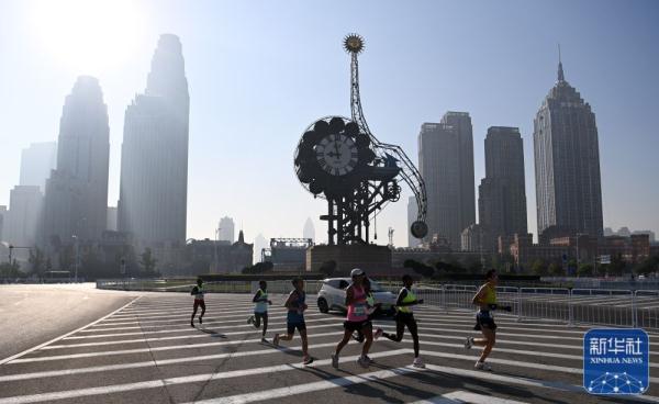 2023天津马拉松鸣枪开跑