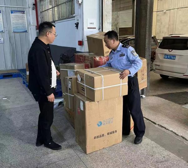 群众事无小事!800通电话追回这个快递…… 群众事无小事!800通电话追回这个快递……