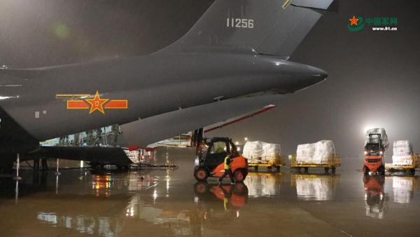 中国空军运-20飞抵阿富汗，救灾！