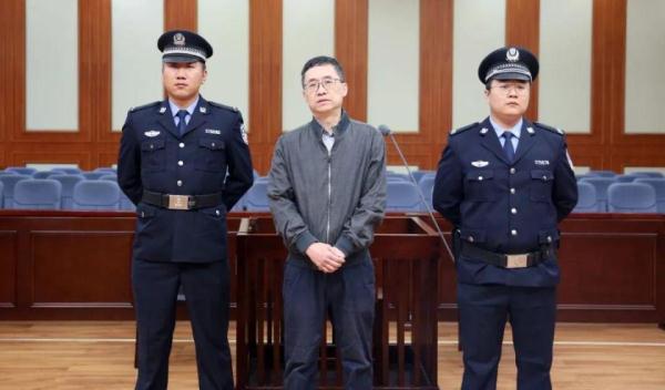 直接或通过其妻受贿1217万余元，青岛市委原常委张军被判11年