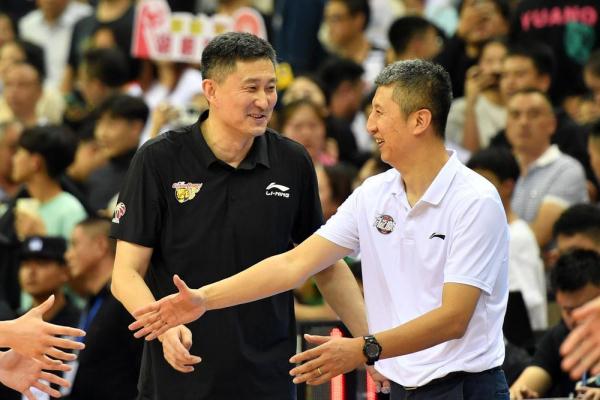 CBA季前赛:广东华南虎胜广州龙狮 CBA季前赛:广东华南虎胜广州龙狮