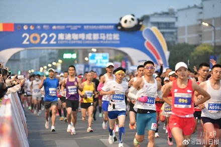 太强了吧!成马最大跑友年近百岁 太强了吧!成马最大跑友年近百岁