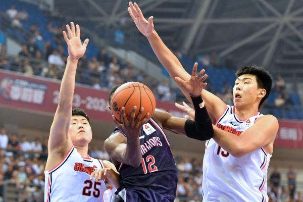 CBA季前赛:广东华南虎胜广州龙狮 CBA季前赛:广东华南虎胜广州龙狮