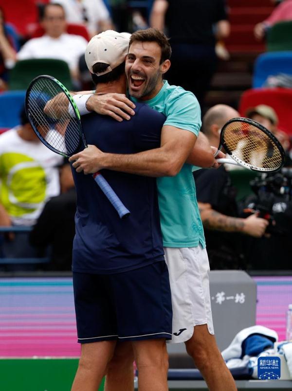 网球上海大师赛格拉诺列尔斯塞瓦略斯获双打冠军