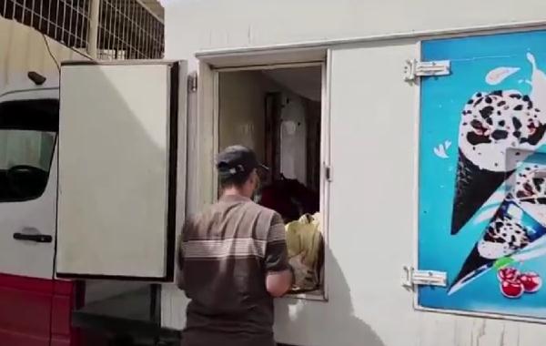 加沙现状：冰激凌车被用于放置遗体