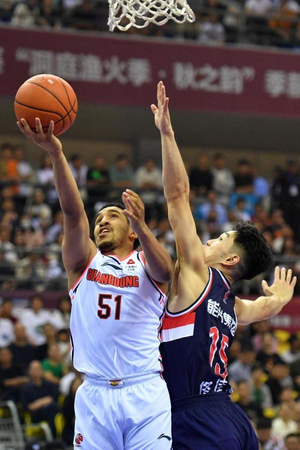 CBA季前赛:广东华南虎胜广州龙狮 CBA季前赛:广东华南虎胜广州龙狮