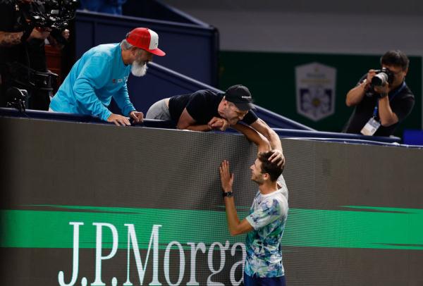 网球|胡尔卡奇获得上海大师赛单打冠军 网球|胡尔卡奇获得上海大师赛单打冠军