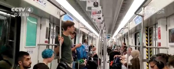 搭乘中国列车来到伊斯坦布尔街头 “中国造”搭建“一带一路”民心之桥 搭乘中国列车来到伊斯坦布尔街头 “中国造”搭建“一带一路”民心之桥