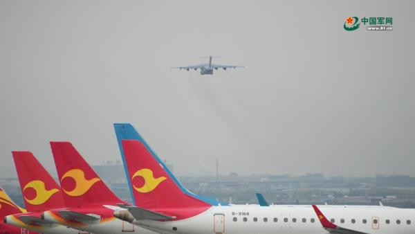 中国空军运-20飞抵阿富汗，救灾！