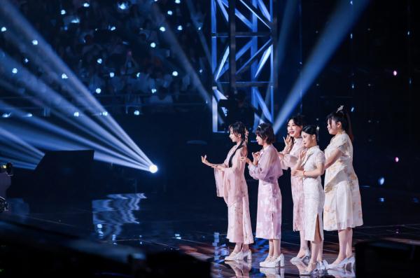 热点 | 毕业2年后，高校女团重聚！无一人转行......