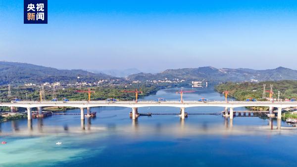 进度刷新!湘桂铁路柳江双线特大桥合龙 实现南北贯通 进度刷新!湘桂铁路柳江双线特大桥合龙 实现南北贯通