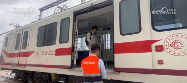 搭乘中国列车来到伊斯坦布尔街头 “中国造”搭建“一带一路”民心之桥 搭乘中国列车来到伊斯坦布尔街头 “中国造”搭建“一带一路”民心之桥