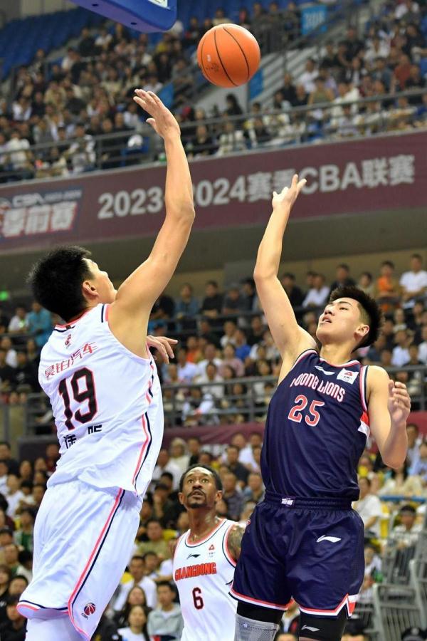 CBA季前赛:广东华南虎胜广州龙狮 CBA季前赛:广东华南虎胜广州龙狮