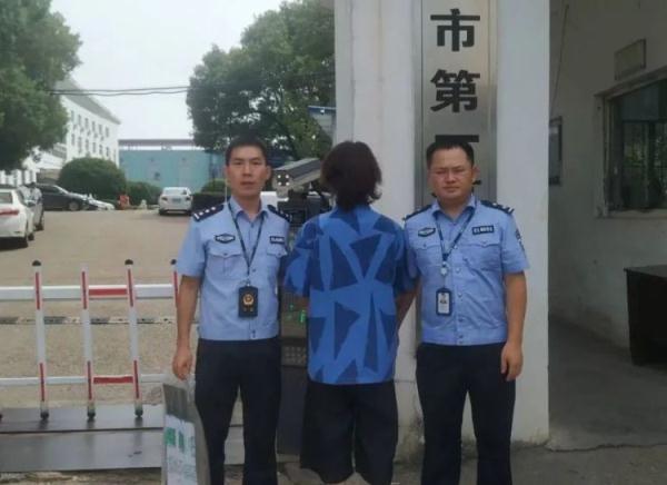 腾讯报案!游戏外挂代理周某被刑拘 腾讯报案!游戏外挂代理周某被刑拘