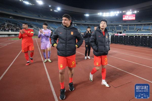 足球丨国际邀请赛：中国队不敌乌兹别克斯坦队