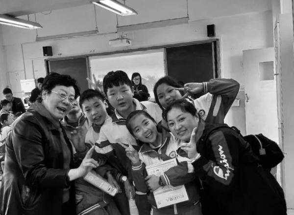 痛别!汶川地震后卖房捐款450万的她走了,享年76岁 痛别!汶川地震后卖房捐款450万的她走了,享年76岁