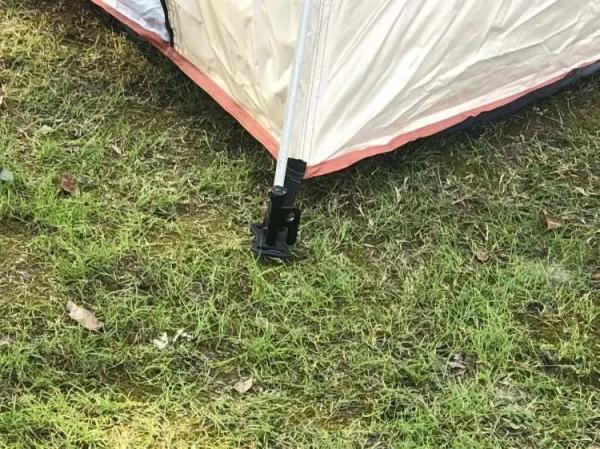 上海的公园里，意外多次发生！孩子被戳破额头，老人被绊倒骨折……露营存在安全隐患→