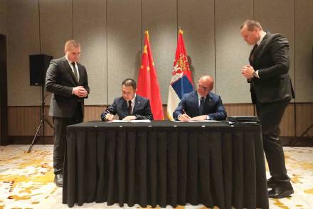 中国高速动车组首次出口欧洲! 中国高速动车组首次出口欧洲!