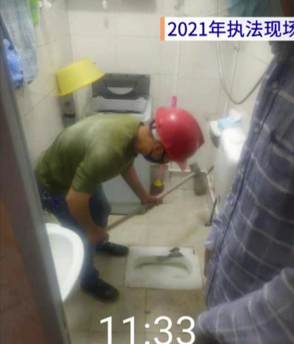 深圳一住房私建8个卫生间，楼下渗水发霉！官方回应