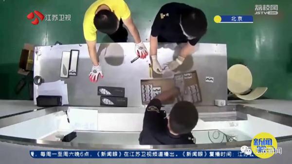 头皮发麻!假睫毛里发现612只蚂蚁、37只蝎子 头皮发麻!假睫毛里发现612只蚂蚁、37只蝎子