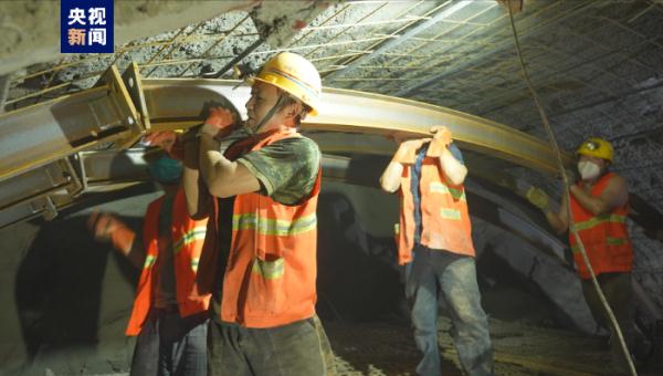 全长5471米 渝湘高铁坝子隧道顺利贯通