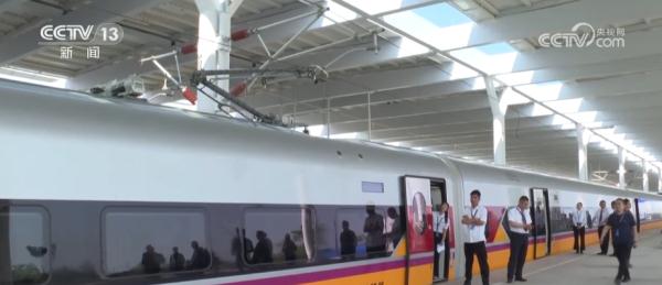 中国技术标准落地生根 雅万高铁跑出“中国速度”