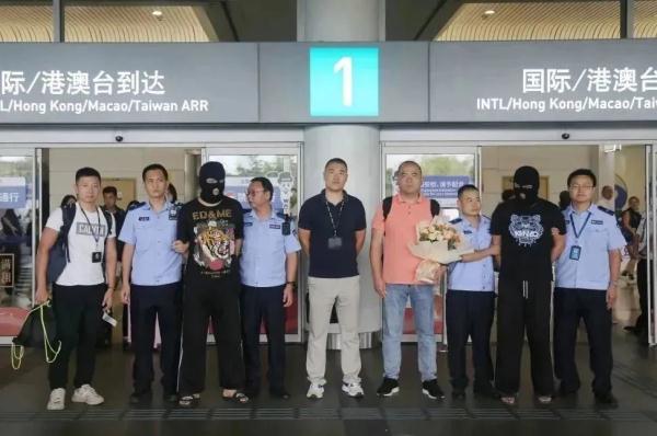 潜逃19年!厦门警方成功抓获! 潜逃19年!厦门警方成功抓获!