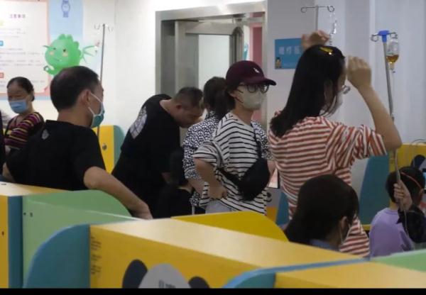 郑州多家医院迎就诊高峰！肺炎支原体感染是肺炎吗？康复后为何一直咳嗽？专家回应