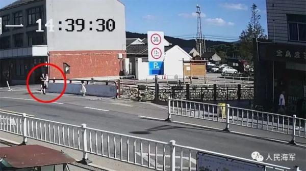 崔占楼、王宁，你们救人的样子真帅！