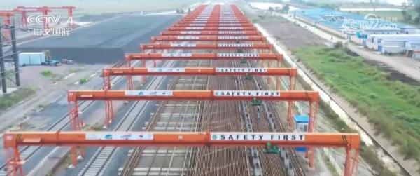 中国技术标准落地生根 雅万高铁跑出“中国速度”