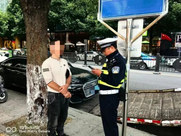 群众举报：这车很“特别”，前后号牌不一样……