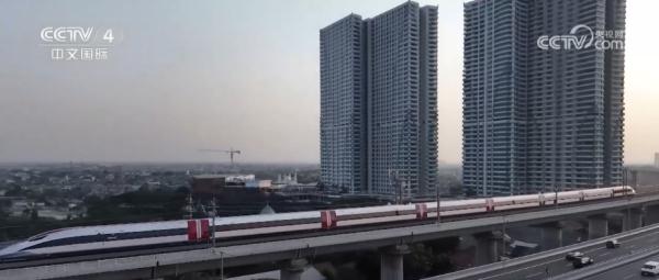 中国技术标准落地生根 雅万高铁跑出“中国速度”