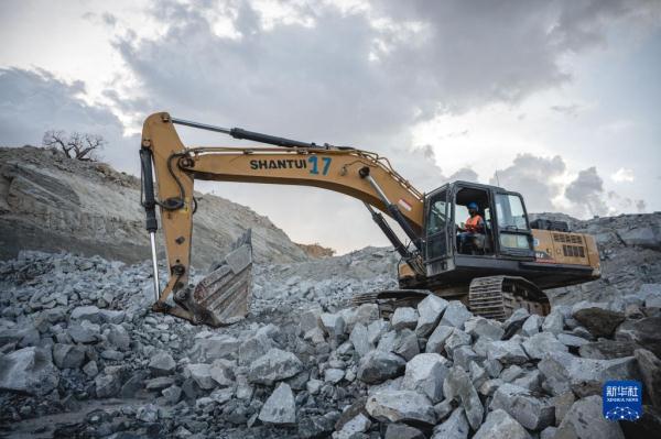 探访肯尼亚斯瓦克大坝及周边惠民设施 探访肯尼亚斯瓦克大坝及周边惠民设施