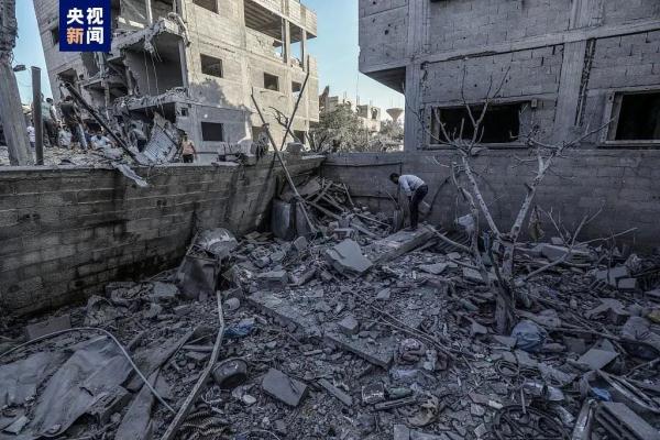 医院遭空袭后24小时,加沙地带一学校又遭袭 医院遭空袭后24小时,加沙地带一学校又遭袭