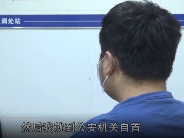 “警官，我来自首，我还要举报一个犯罪团伙！”