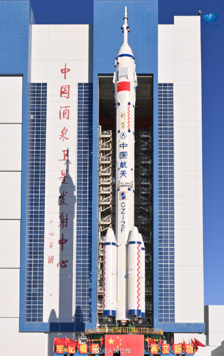 高清大图！神十七船箭组合体已就位