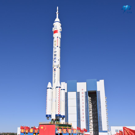 高清大图！神十七船箭组合体已就位